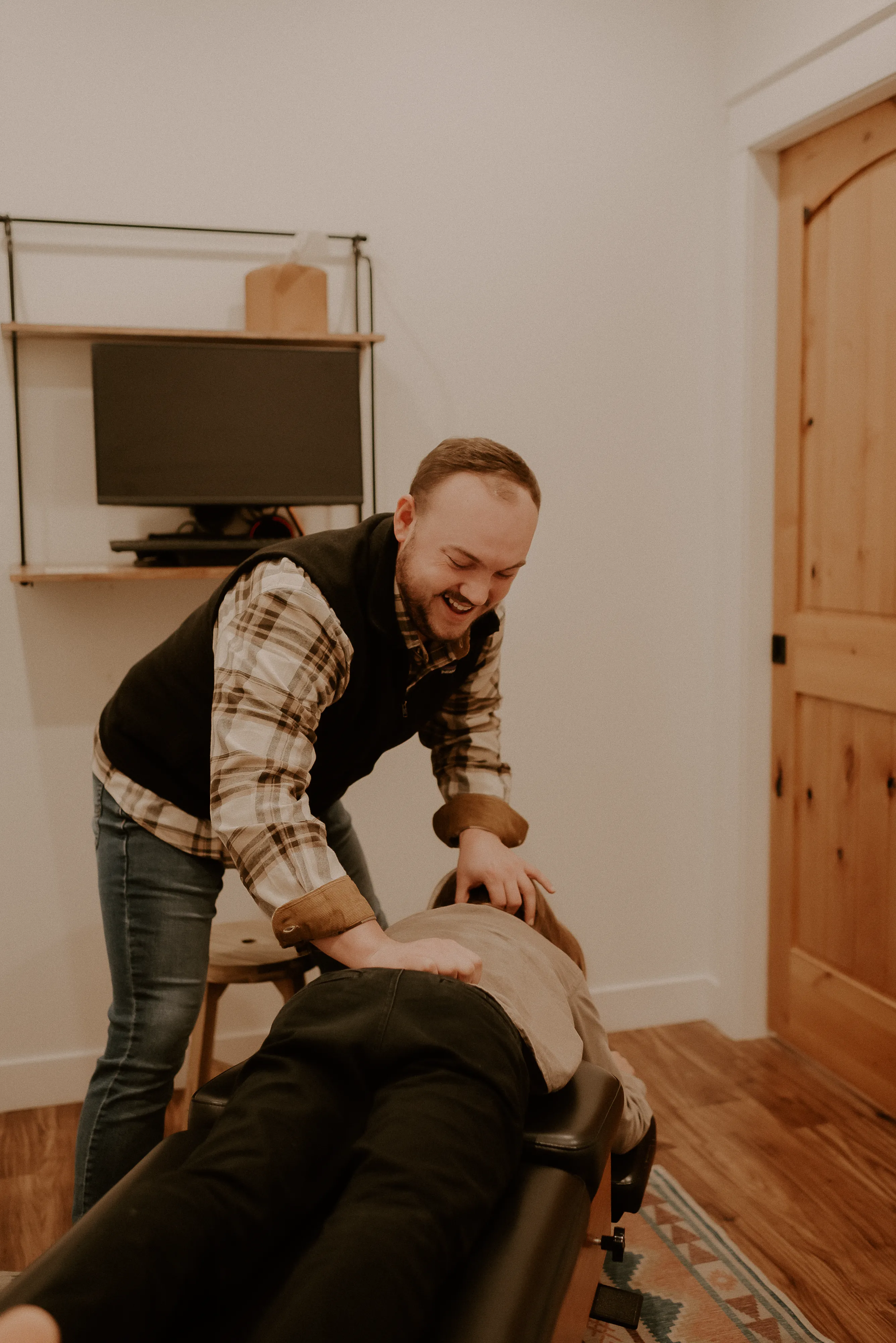 Adult patient completing an INSiGHT nervous system scan at Rise Chiropractic Co.
